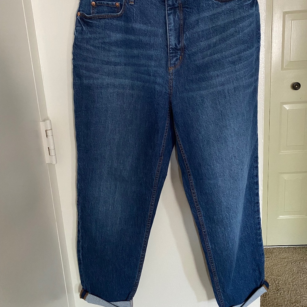 NWT LOFT Curvy-Fit Boyfriend Cut Jeans - Size: 6/28